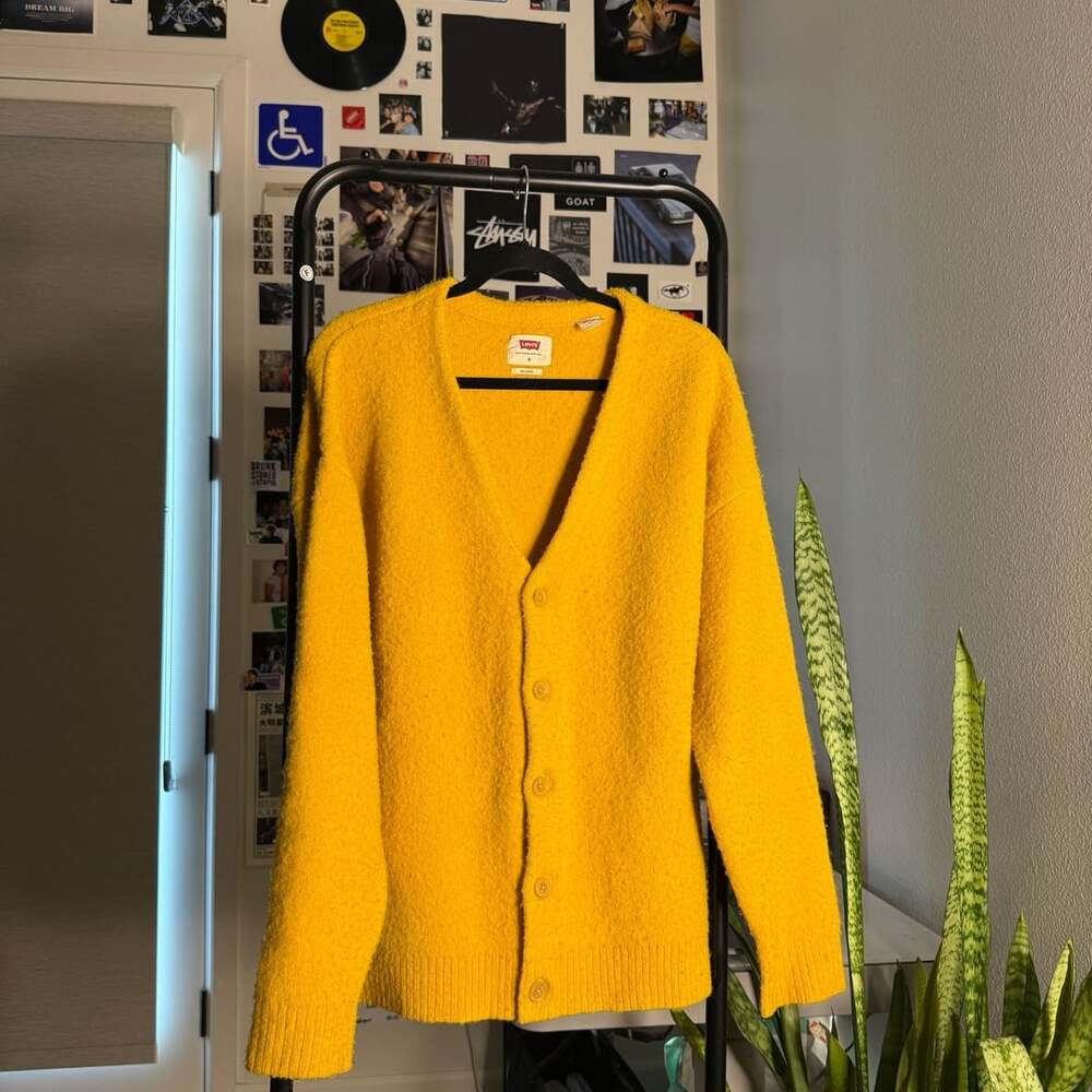 Levi's Relaxed Cardigan Size S Yellow V-Neck
